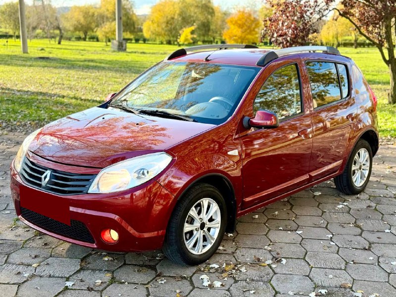 Продаётся Renault Sandero 2011 года на автомате, два владельца, ПТС оригинал, последние 9 лет в одни...