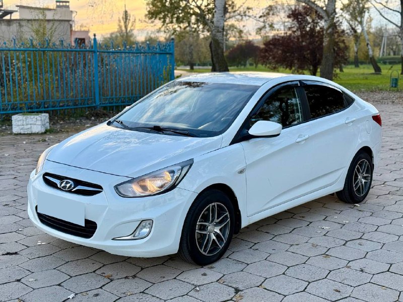 Продаю Hyundai Solaris 2013 года, двигатель 1.6 (бензин, ГБО Евро-4 вписано в ПТС), с пробегом 220 8...
