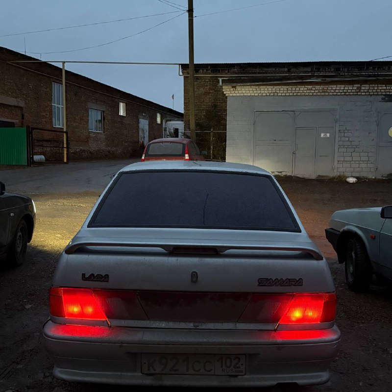 Продам ваз 2115 Во владении 13 лет. По мотору не троит не дымит масло не кушает. По коробке нарекан...