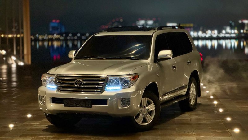 Легендарная 200 ка! 2009 куплен В идеальном состоянии! В родной краске весь кроме 2 элементов! Бе...