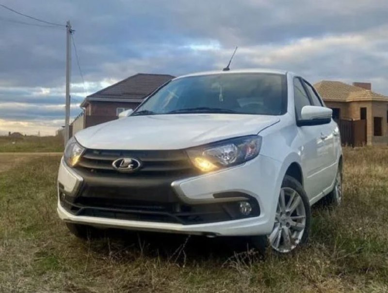 Продам LADA GRANTA 2023 г. в Лифтбек, двигатель 1.6, 8 кл, пробег 9000 км. Состояние нового авто. К...
