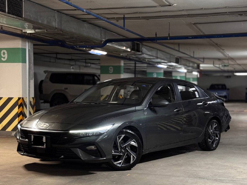 Hyundai Elantra 2023 год. 1 хозяин. 40 пробег. 1.5 мотор на 115 сил. В родной краске. Дтп без выплат...