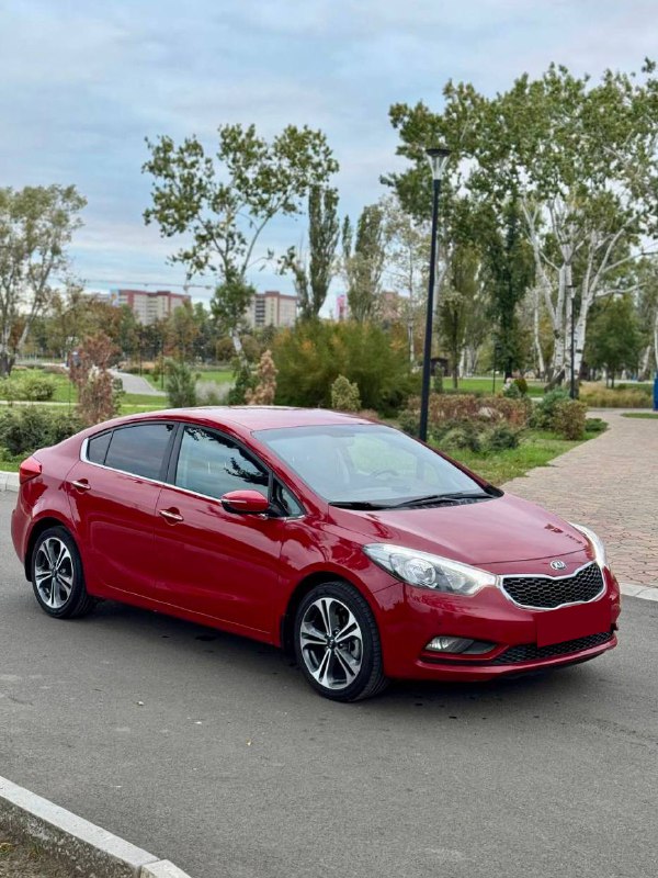 Продаю Kia Cerato 2014 года в шикарном состоянии на автомате, пробег 155 790 км, двигатель 1.6 (бенз...