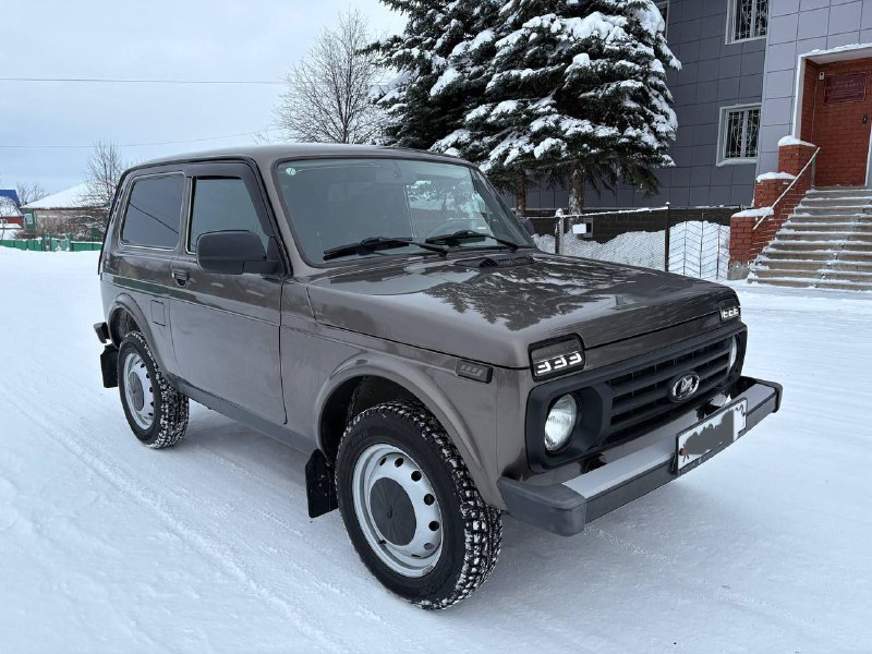 Нива  (4х4)  - 2019 г.в., 1взрослый аккуратный хозяин, родной пробег 90 тысяч,без ДТП в родном окрас...