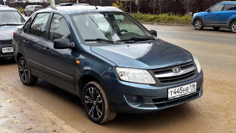 Продам гранту 
2013 года 
В одних руках всю жизнь 
1 хозяин 
Без ДТП 
Комплектация норма 
Эур, 2 эсп...