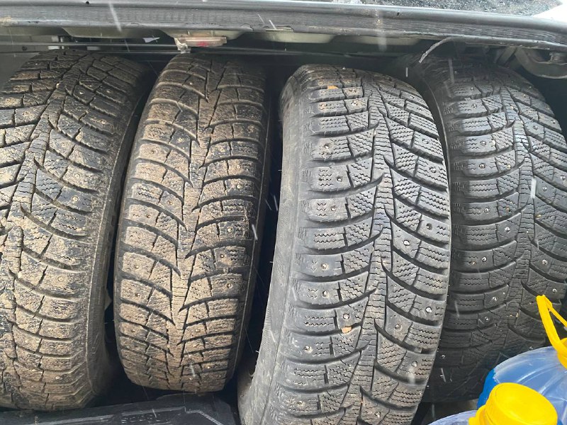 зима на штампах r13 на ваз протектор жир, шипов много накачены,отбаласированы 10000₽ уфа...
