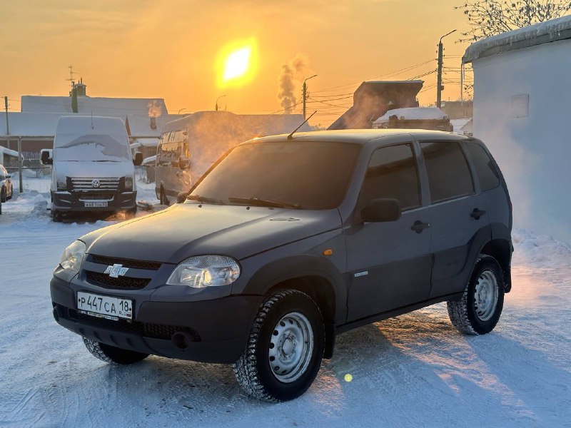 CHEVROLET NIVA 2009 год выпуска 1 хозяин Без ДТП Ходовая часть обслуженная Мост не гудит Раздатк...