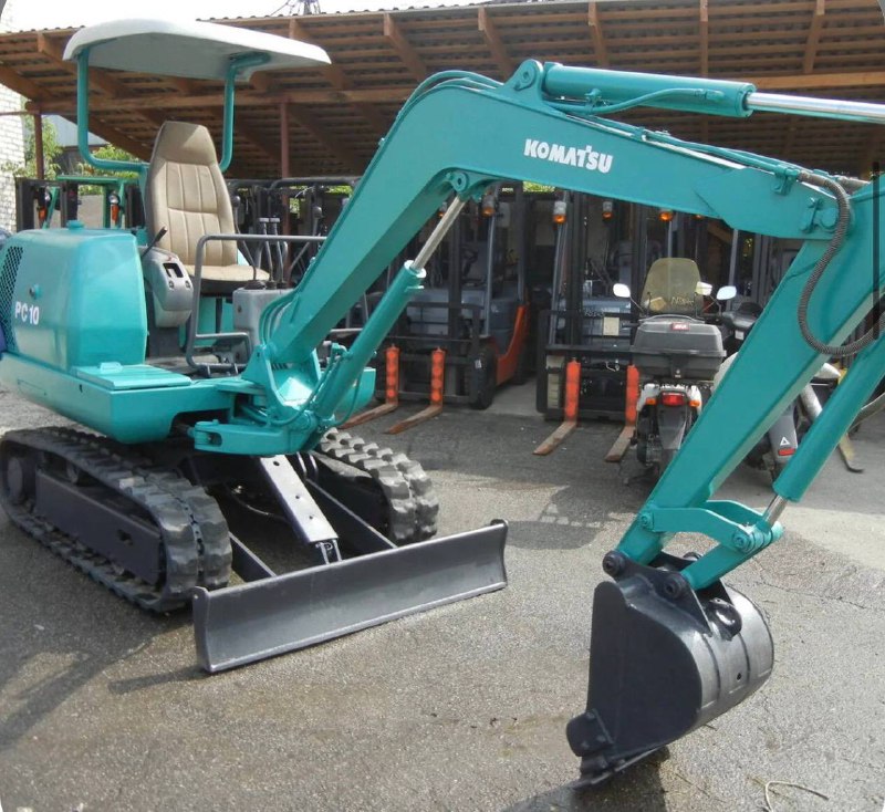 Продается японский мини-экскаватор Komatsu PC-10. Состояние нового. 465 000 рублей. Возможен торг. ...