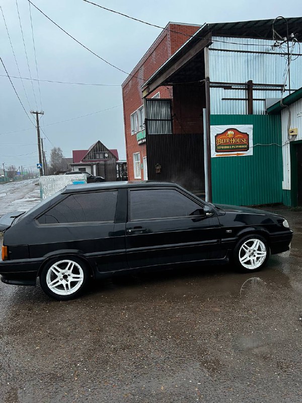 Продам ваз 2113. 10 года. Владелец. Документы есть. Музыка простенькая. Приложить руки есть куда, ну...