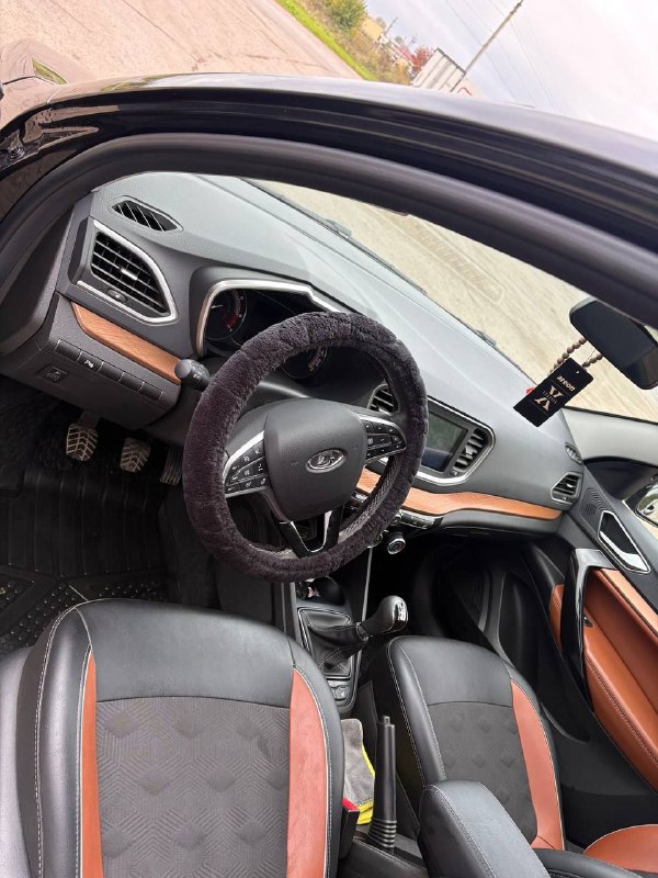 Продается новый авто веста кросс 2024г комплектация enjoy, много допов, первое то пройдено на гарант...