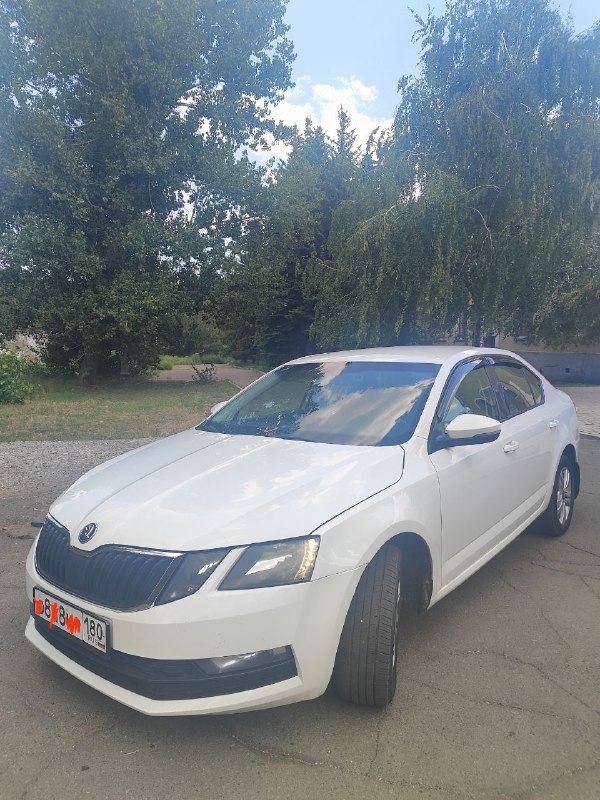 Продаю Октавию 2018год 1.6mpi в идеальном состоянии! 2 ключа ! Новая летняя резина! В машине идеальн...