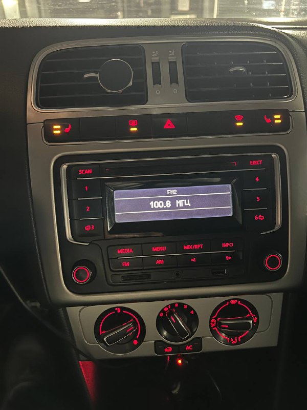 Продается Volkswagen Polo 1.6(105л.с) 2013 года в лимитированной комплектации Sochi Edition.
Отличны...