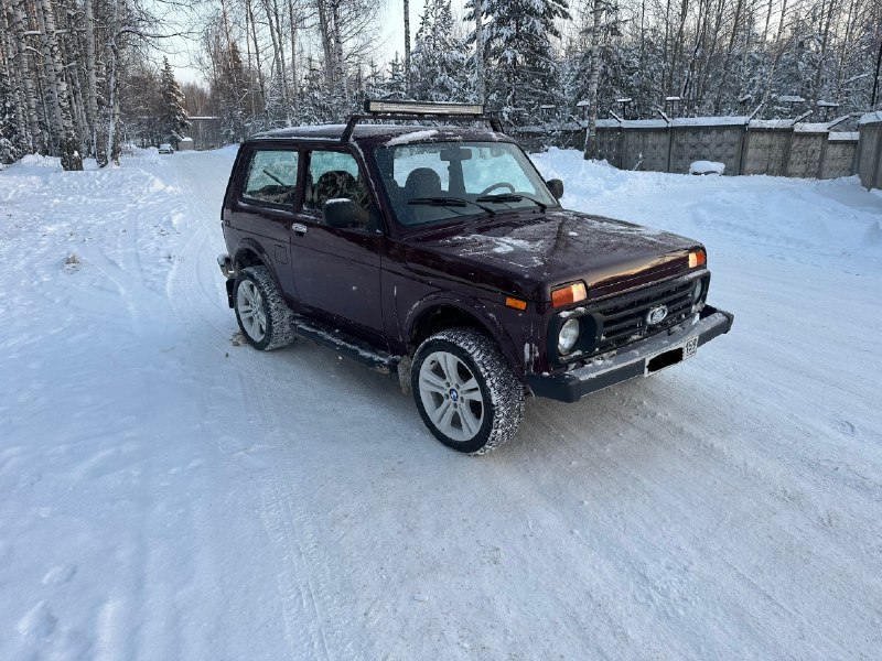 Продам НИВУ 212140 2010г.в. По ПТС 3 хозяина на учете родной пробег 83 т.к. Состояние близко к идеа...