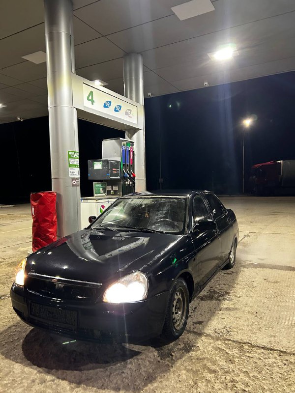 приора 2007 год заводиться ездит держать 2ую мотор шепчет дно пороги есть 1 стакан требует сварки хо...