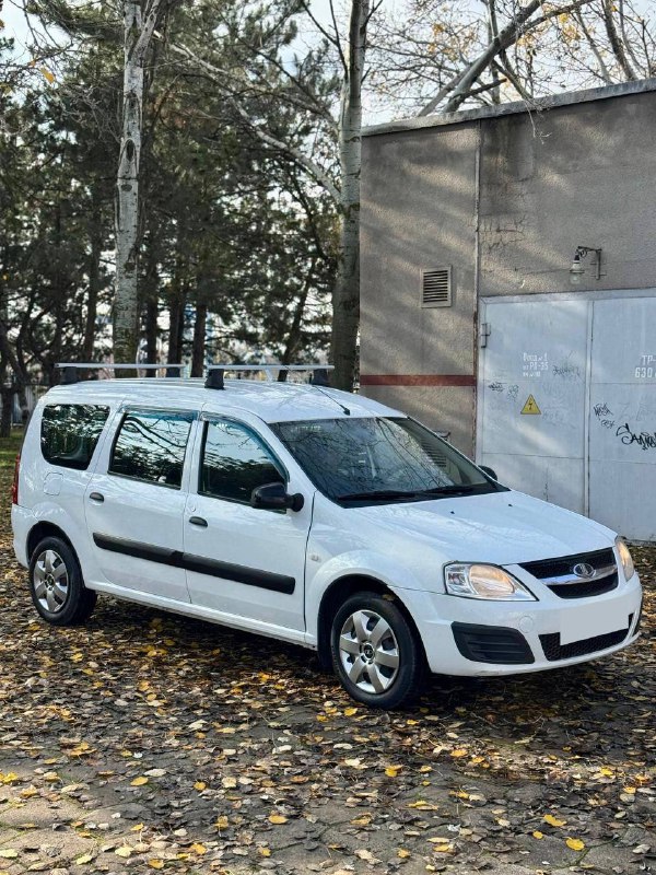 Продаётся Lada Largus 2014 года, машинка надёжная и очень вместительная. Пробег 199 990 км, двигател...