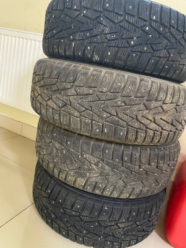 R15 на ваз резина нордман 7 2шт 195/60 2шт 195/55 шипов 95% Отбалансированы,накачены,готовые к у...