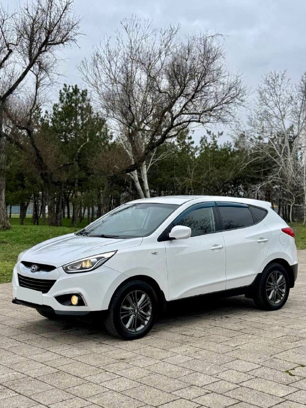 Продаю Hyundai IX35 2015 года рестайлинг, мотор 2.0, пробег 199 970 км подтверждённый, два владельца...