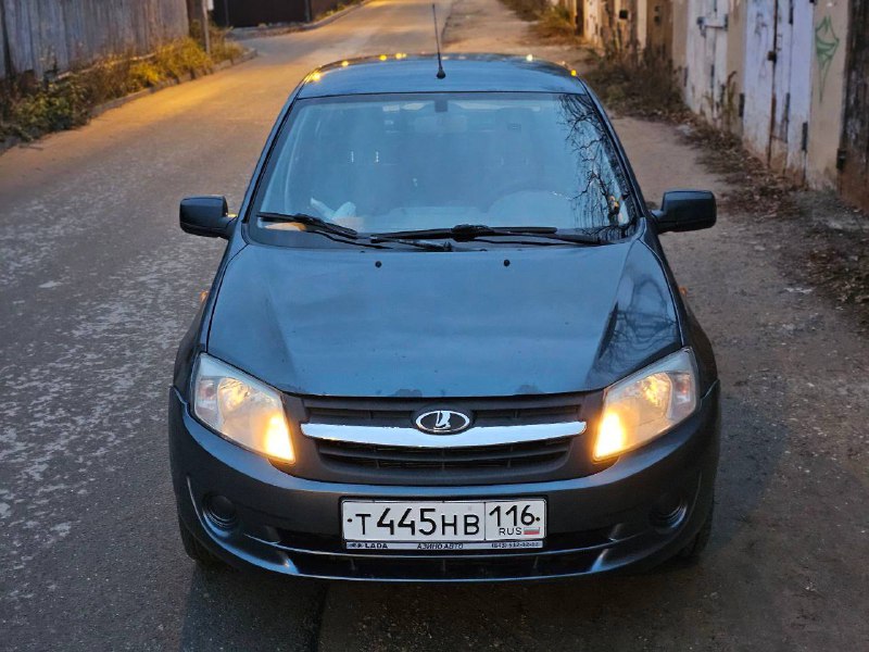 Продам гранту 
2013 года 
В одних руках всю жизнь 
1 хозяин 
Без ДТП 
Комплектация норма 
Эур, 2 эсп...