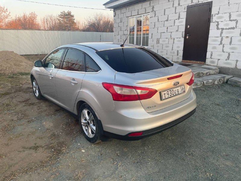 Продам Форд фокус 3 2011 год 2 хозяина второй хозяин с 2014 года машина без ДТП из окрасов только ар...