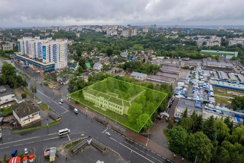 На продажу выставили бывший корпус психфака БГУ на Красноармейской В Брянске выставили на продажу з...