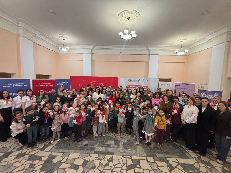 👨‍👩‍👧‍👦 Семья - это единство В Доме детского творчества «Новатор» состоялся семейный фестиваль «Род...