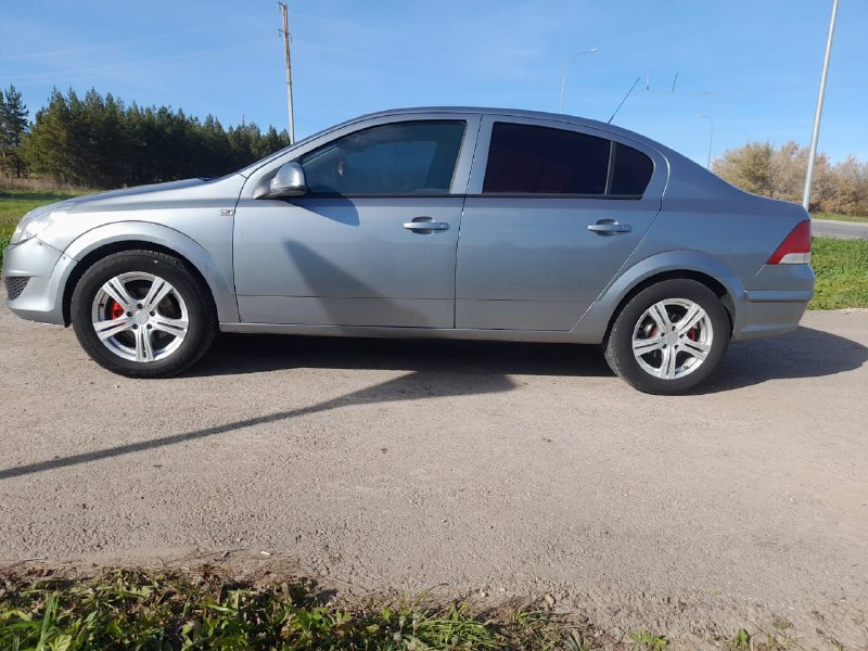 Продам Опель астра 2011 года, в хорошем состоянии, машина юр чистая, без запретов, арестов, штрафов,...