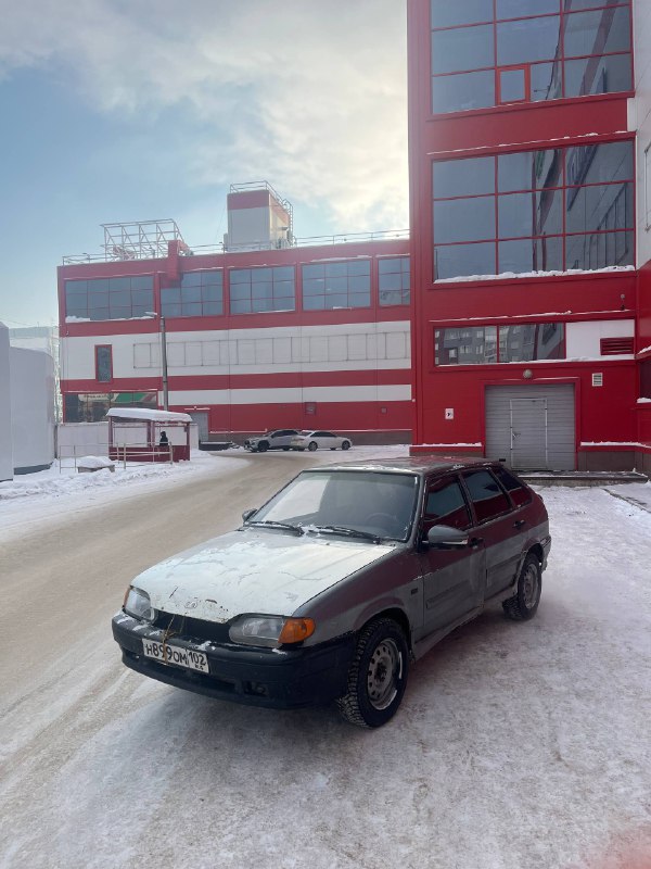 Продам ваз 2114 , 2012 года ,3 хоза , зеленая автотека , с обслуженной техникой , по кузову имеются ...