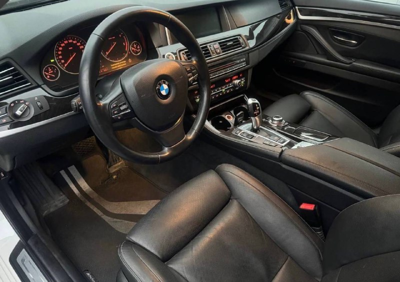 BMW 5 серии в кузове f10
2016 
114.000 пробег
3,0.,258л.с акпп
дизель
1 владелец 
2 оригинальных клю...
