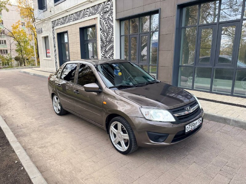 Продам ваз Гранта 2017 год , 1.6 механика , 160.000пробег , в редком и красивом цвете кариандр машин...