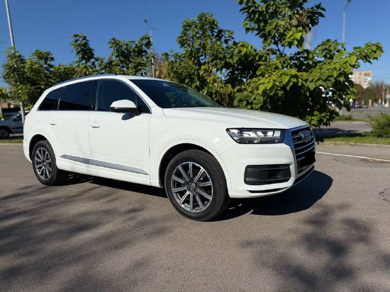 AUDI Q7 3.0 TDI QUATTRO
2016г
Пробег 239 тыс.км
Заводской окрас
Машина в идеальном состоянии 
Полнос...