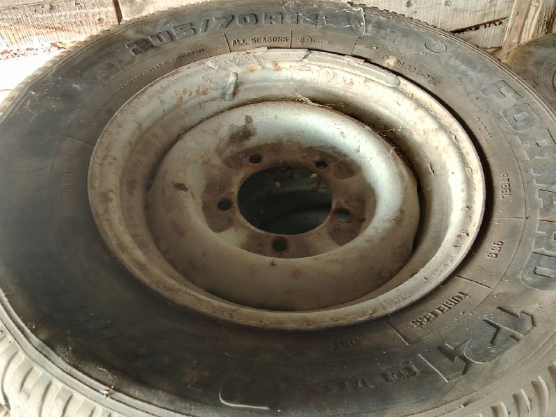 Продам балоны 5шт с шипами на дисках 4шт летних на дисках размер 205/70R14 б/у цена в личку....