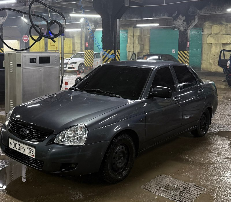 Продам приору 16 год, 8 клопп без кондера По фатку 2 хозяина Пробег 111к Цена: 425.000 торг у капот...