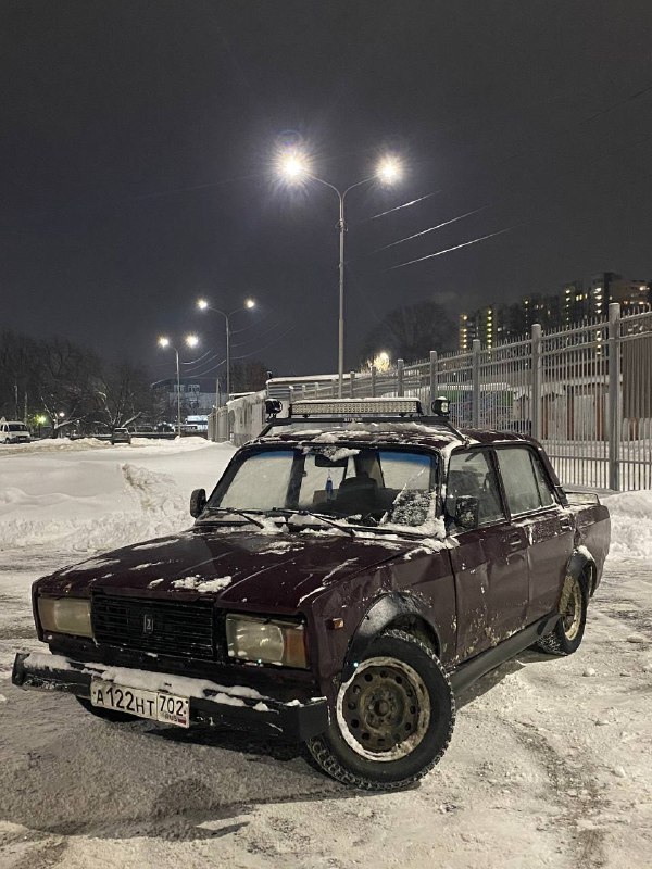 ваз 2107 9год Инжектор Документы все, на учете есть запрет, хоз платит кузов боевой голова от нив...