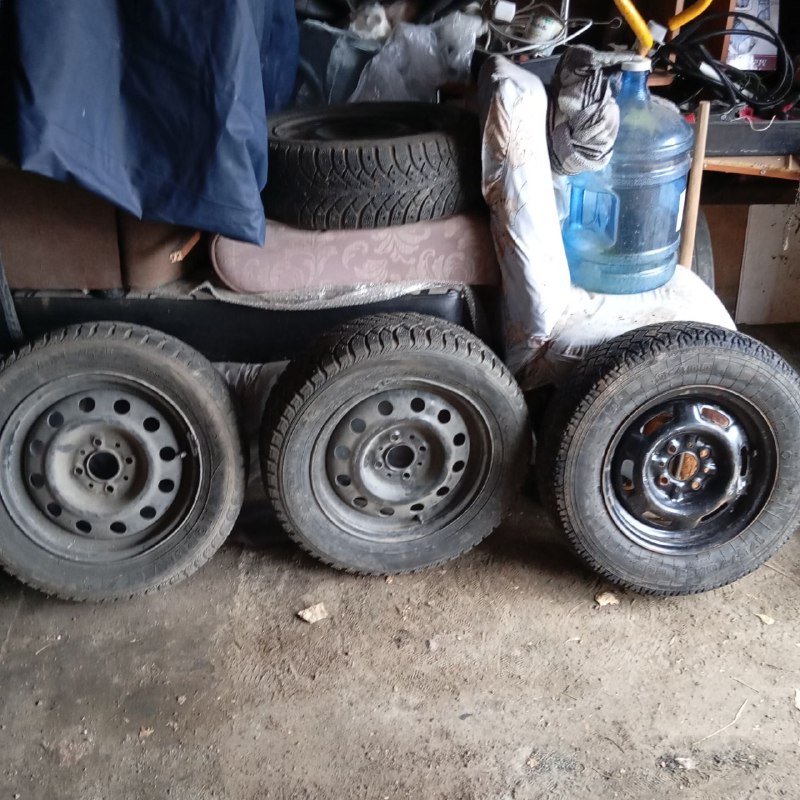продам 1500р 4 колеса 175/65/R14...