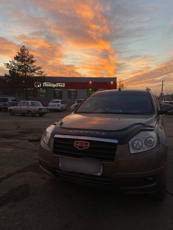 Срочно Продам Geely Emgrand X7 2013год все работает без нареканий езжу каждый день Резина зима,лето...