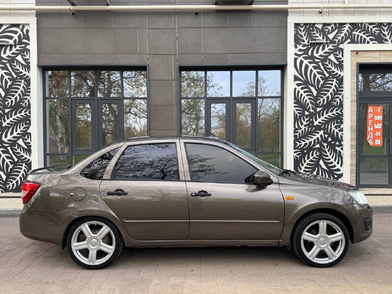 Продам ваз Гранта 2017 год , 1.6 механика , 160.000пробег , в редком и красивом цвете кариандр машин...