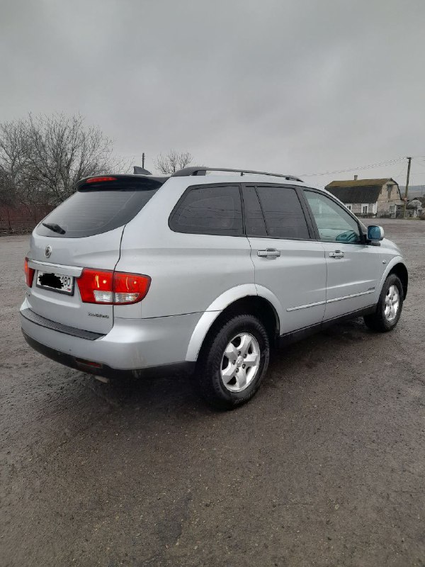 Продам ssang Yong kyron 2 л дизель , 176000 км пробега , коробка автомат , работает хорошо переключа...