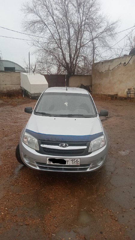 Продам отличный автомобиль Ладу Гранту. 2013 г.в. (Кондиционер дует отлично, ЭУР, передние стеклопод...