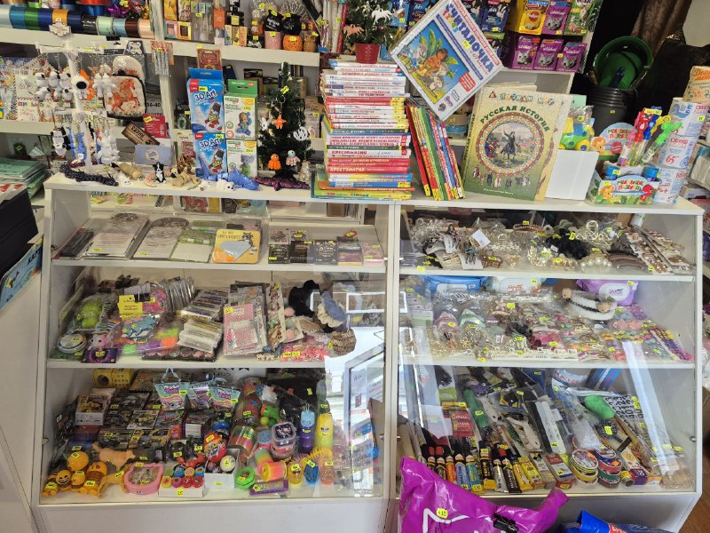 Продам торговые стелажи и витрины 

79497112620...