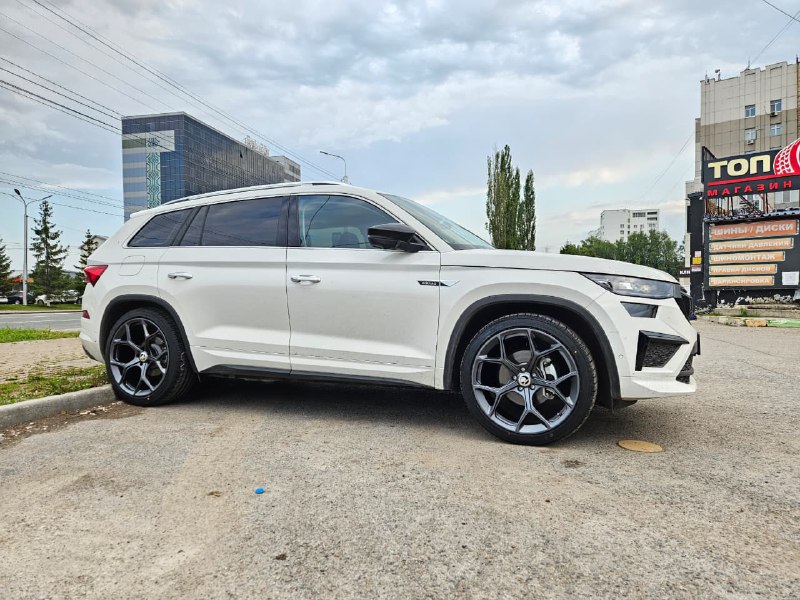 Продам комплект колес, состояние идеал. Пробег за лето 2000км. диски ковка Audi RS7 дизайн. Рaзмepы:...