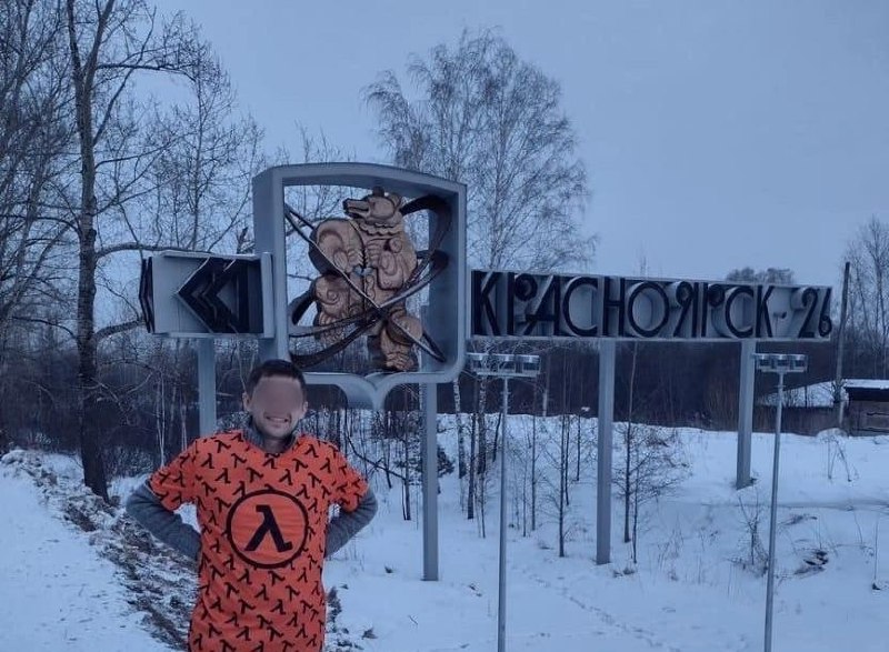 «Весь город на ушах». В Карабаше 17-летнего школьника подозревают в зверской расправе над отцом Зна...