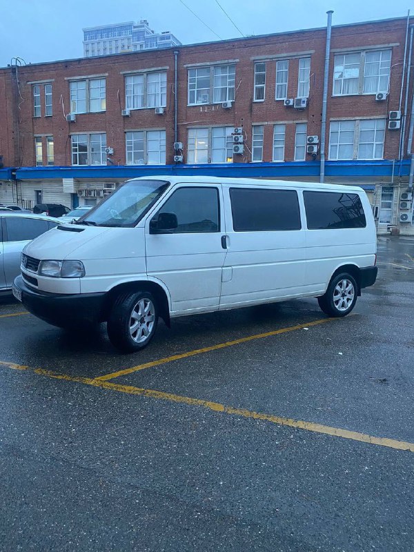Продаю Volkswagen T4 (длинная база) Цена: 250 000 ₽ Год выпуска: 2003 Двигатель: 2.5 дизель Пробег: ...