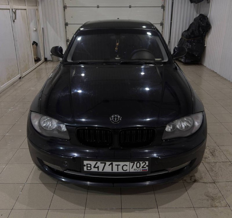 BMW e87 2010г. 2.0 л (136 л.с.). 298 000км. пробега. коробка не пинает, мотор работает ровно. зимн...