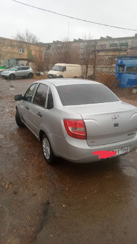 Продам отличный автомобиль Ладу Гранту. 2013 г.в. (Кондиционер дует отлично, ЭУР, передние стеклопод...