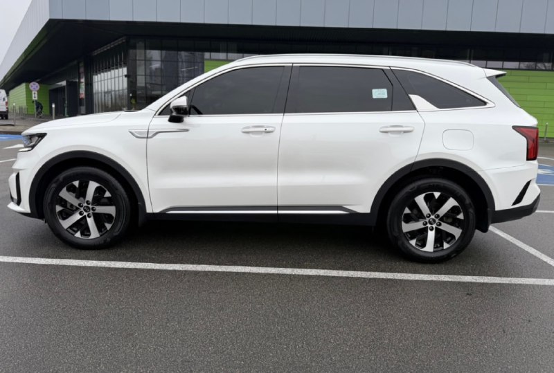 Kia Sorento 2021 Дизель 2.2, автомат, полный привод. Едет отлично, мотор тянет как надо, коробка без...
