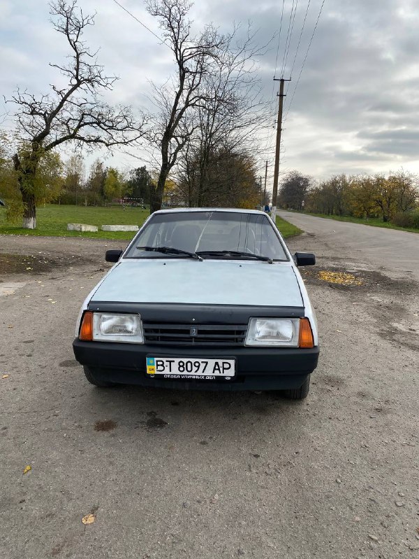 Продам на уверенном ходу мотор после ремонта коробка отлично цена135тыс рублей находится в партизана...