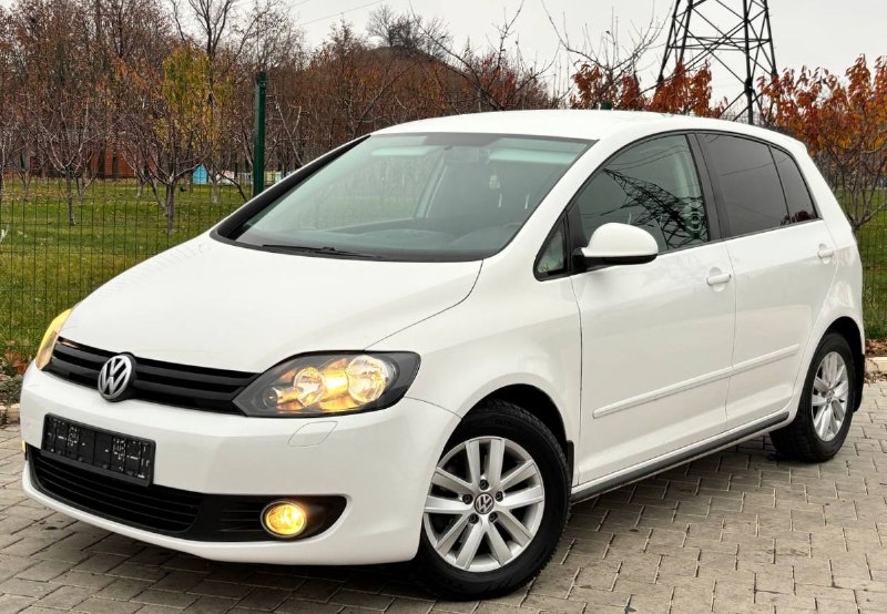 Продам  Volkswagen Golf Plus 
Год выпуска 2013
Объем двигателя 1.6 
Коробка автомат
Родной пробег 16...