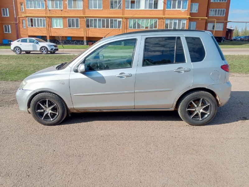 Продам Мазду 2 дизель в отличном состоянии, год 2003, контрактный двигатель в птс вписан, резина зим...