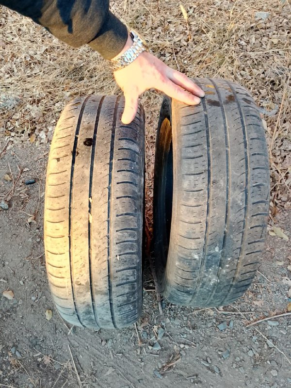 Продам две покрышки. Лето. На 14. Цена 1000р штампованных диск на зимней резине в подарок...