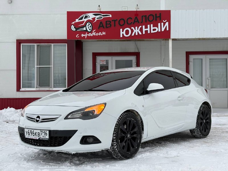 В продаже Красивая стильная Opel Astra GTC (купэ)  Всего 3 хозяина, 2013 г.в. Самый надежный и резвы...